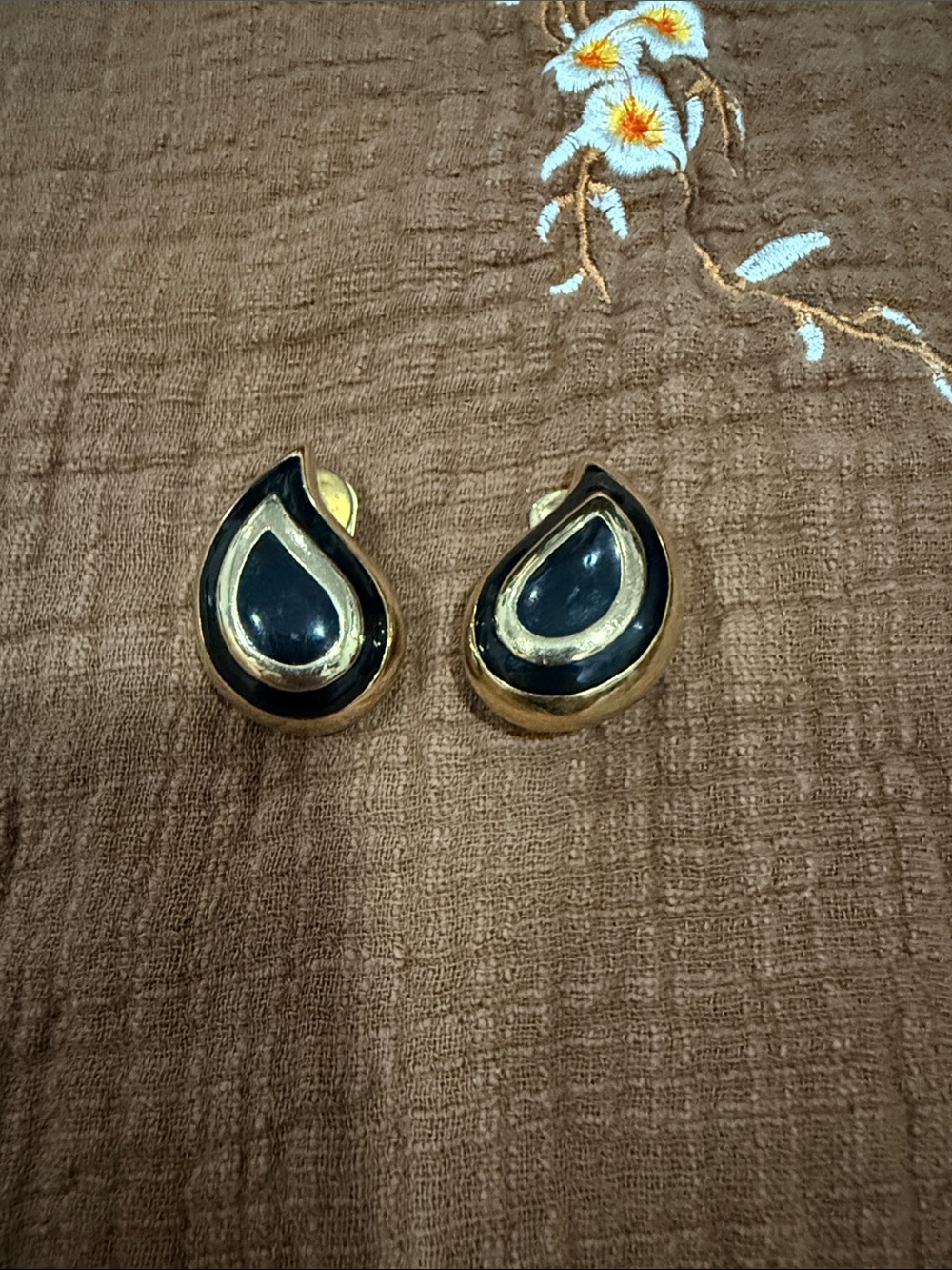 Gold-Tone Black Teardrop Clip-On Earrings - 1980's vintage